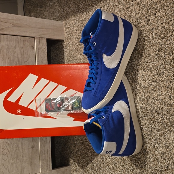 nike high tops stranger things